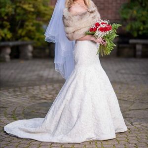 Ivory lace wedding gown S